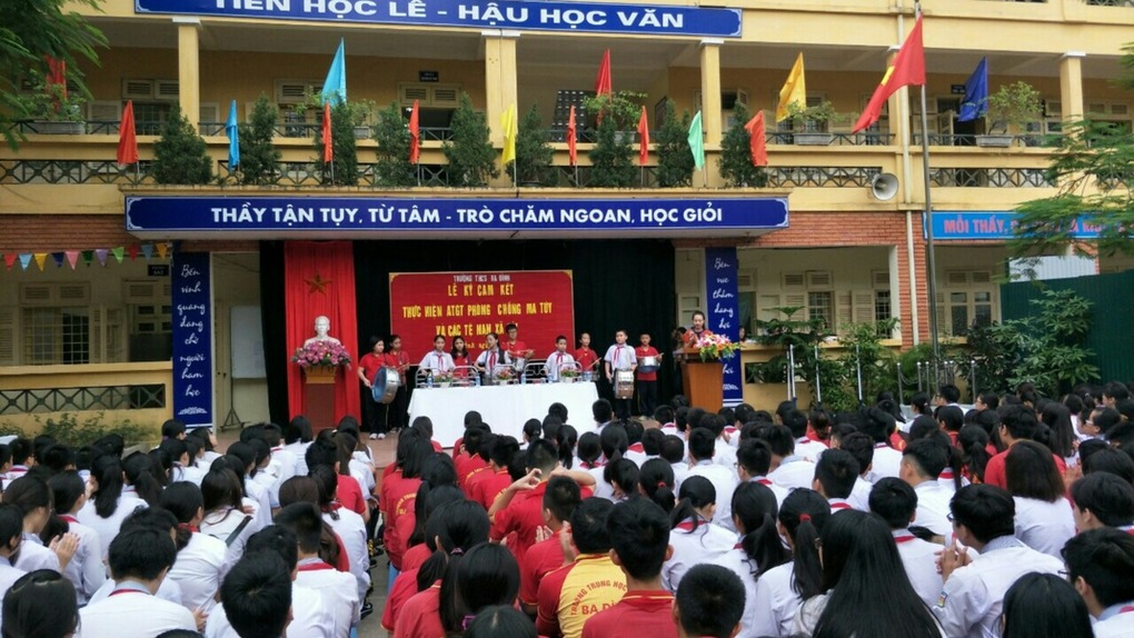 Lễ kí cam kết thực hiện an toàn giao thông, phòng chống ma túy và các tệ nạn xã hội 2017 - 2018