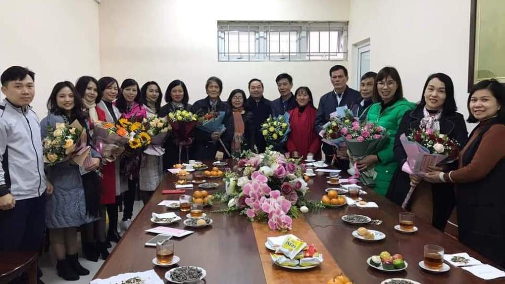 Thầy và trò trường THCS Ba Đình chào mừng 76 năm Ngày Thành lập Quân đội nhân dân Việt Nam