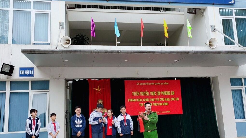 Trường THCS Ba Đình tổ chức tuyên truyền, thực tập phương án phòng cháy, chữa cháy và cứu hộ, cứu nạn