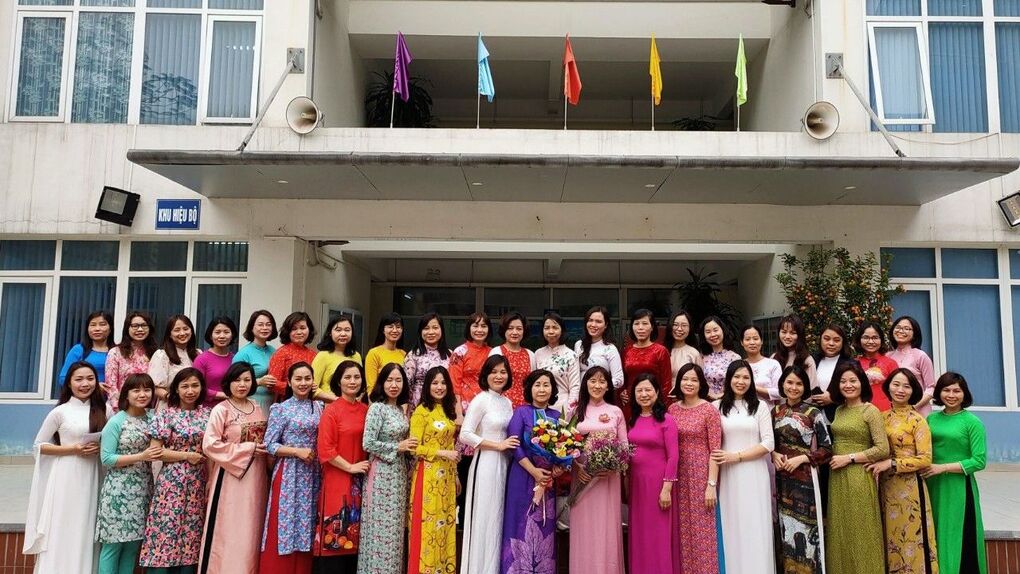 Trường THCS Ba Đình hưởng ứng  “Tuần lễ áo dài” năm 2021 do Trung ương Hội LHPN Việt Nam phát động trong khuôn khổ sự kiện “Áo dài – Di sản văn hoá Việt Nam” nhân kỉ niệm 111 năm ngày Quốc tế phụ nữ 8/3 và 91 năm ngày thành lập Hội LHPN Việt Nam