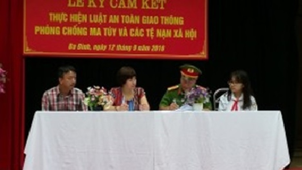 Lễ kí cam kết thực hiện Luật Giao thông và Phòng chống các tệ nạn xã hội