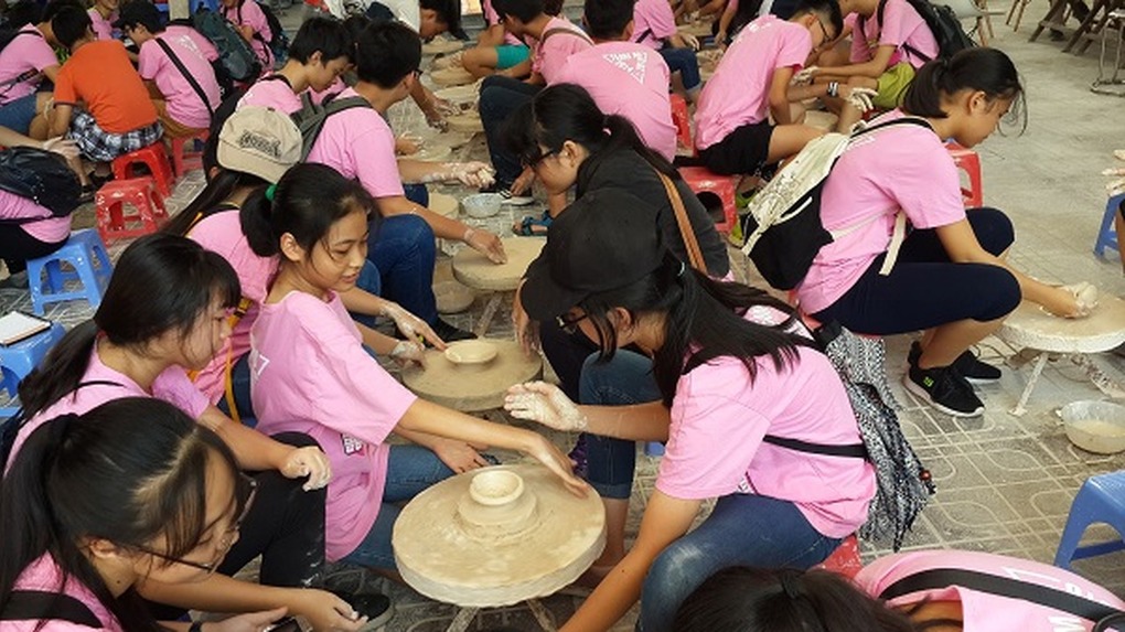 Hoạt động ngoại khóa của tập thể 9A6 tại Bát Tràng