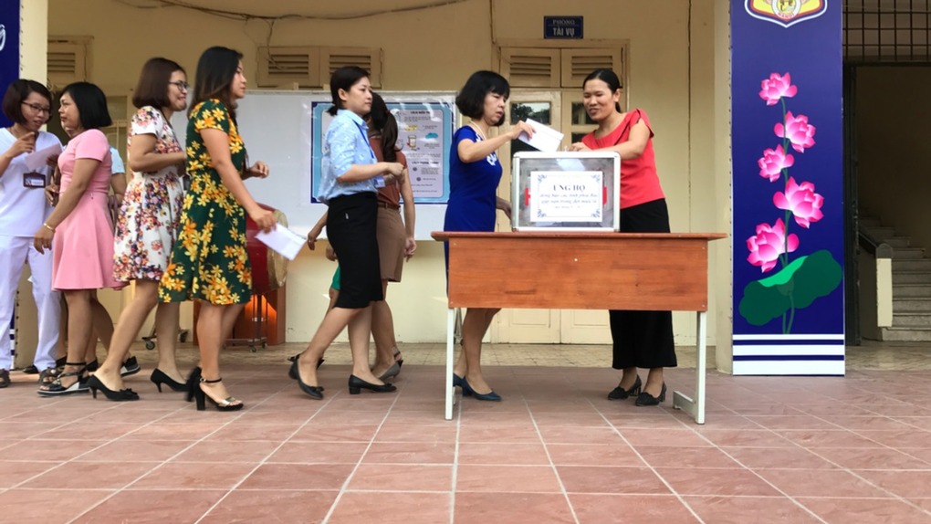 Thầy và trò trường THCS Ba Đình chung tay quyên góp, ủng hộ học sinh các tỉnh miền núi phía Bắc chịu thiệt hại do bão lũ