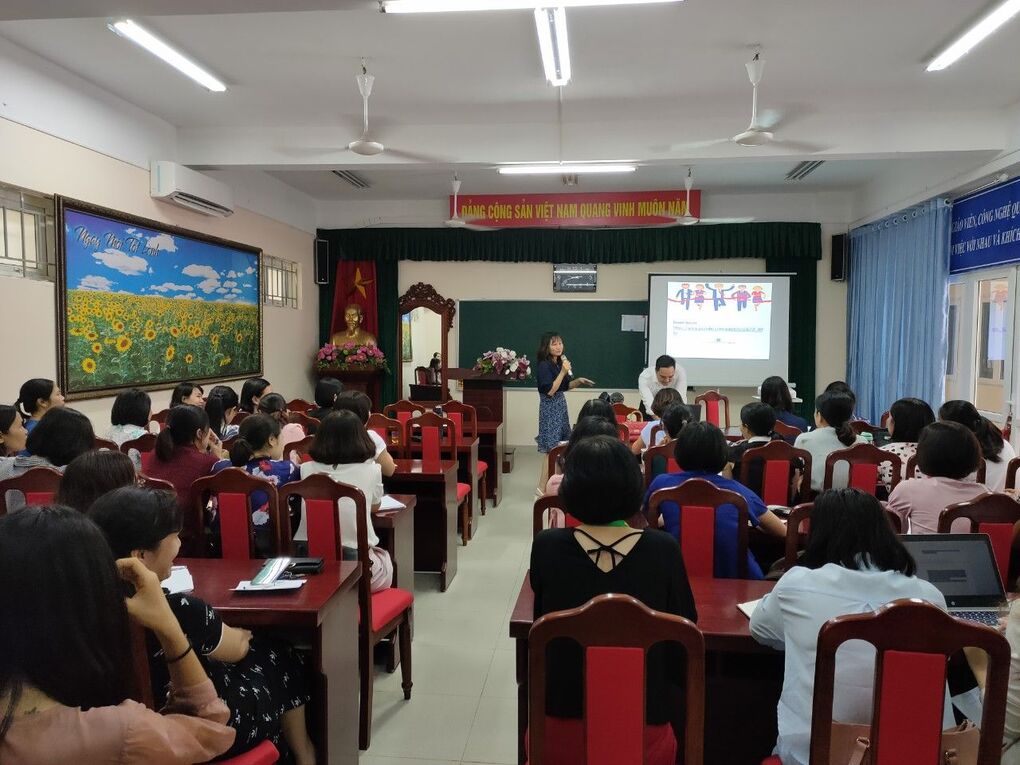 Toàn bộ GVCN trường THCS Ba Đình tập huấn nghiệp vụ chủ nhiệm - Chủ đề: “Vai trò của người giáo viên trong việc xây dựng trường học hạnh phúc”