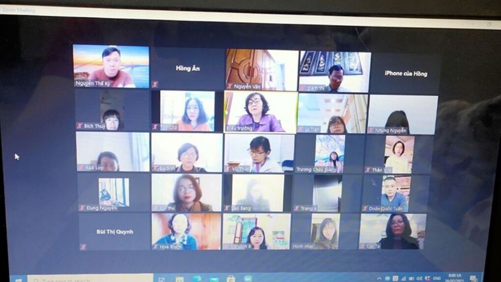 Trường THCS Ba Đình họp Hội đồng sư phạm sau tuần đầu dạy học trực tuyến trong thời gian tạm dừng đến trường để phòng, chống dịch Covid 19