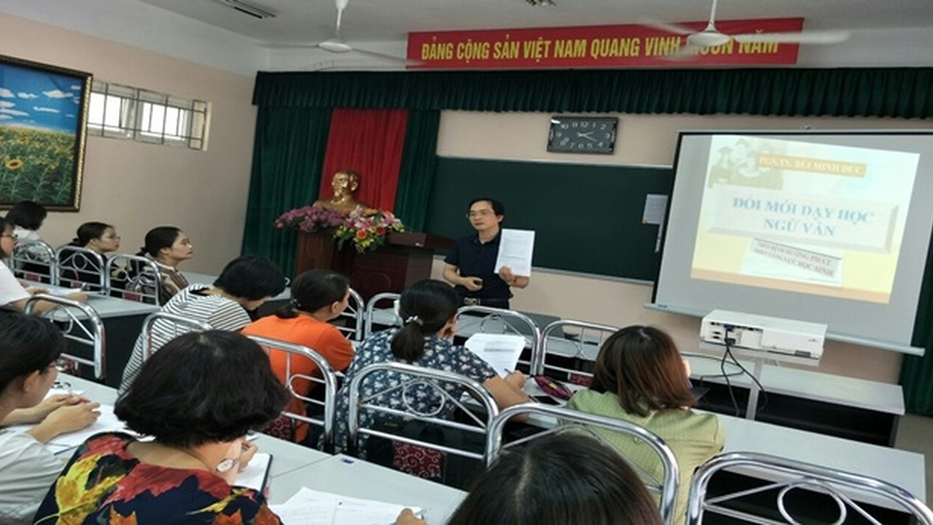 Tổ Văn - Sử - GDCD trường THCS Ba Đình học tập bồi dưỡng chuyên môn đầu năm học