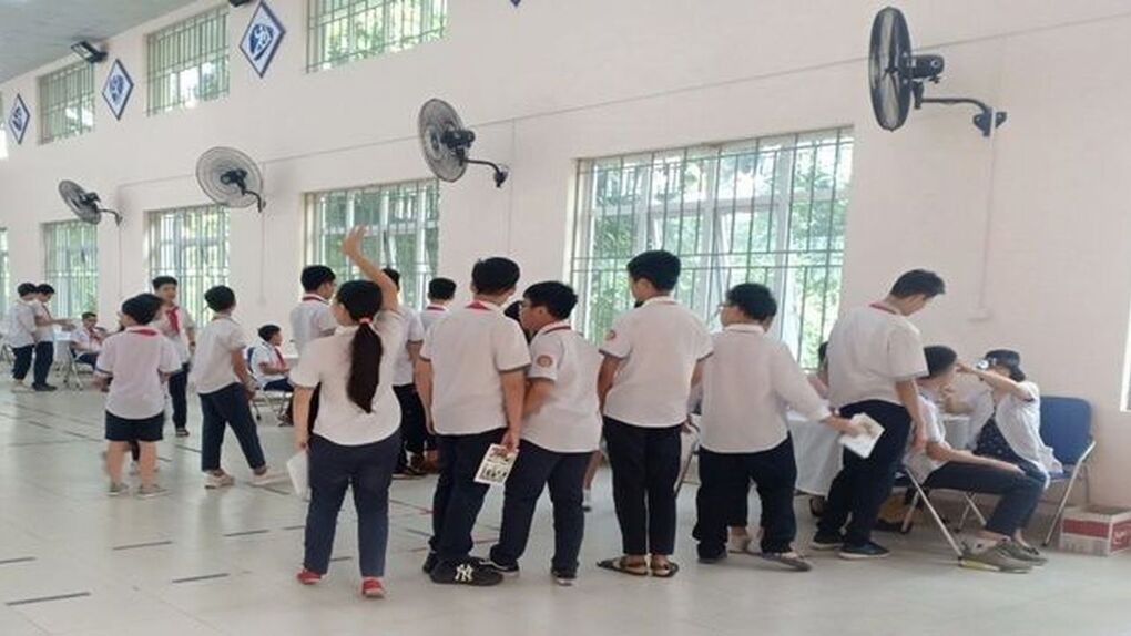 Học sinh trường THCS Ba Đình được khám sức khỏe định kỳ