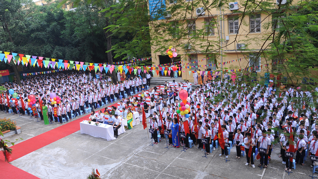 Lễ khai giảng chào đón năm học 2016 - 2017 của thầy và trò trường THCS Ba Đình