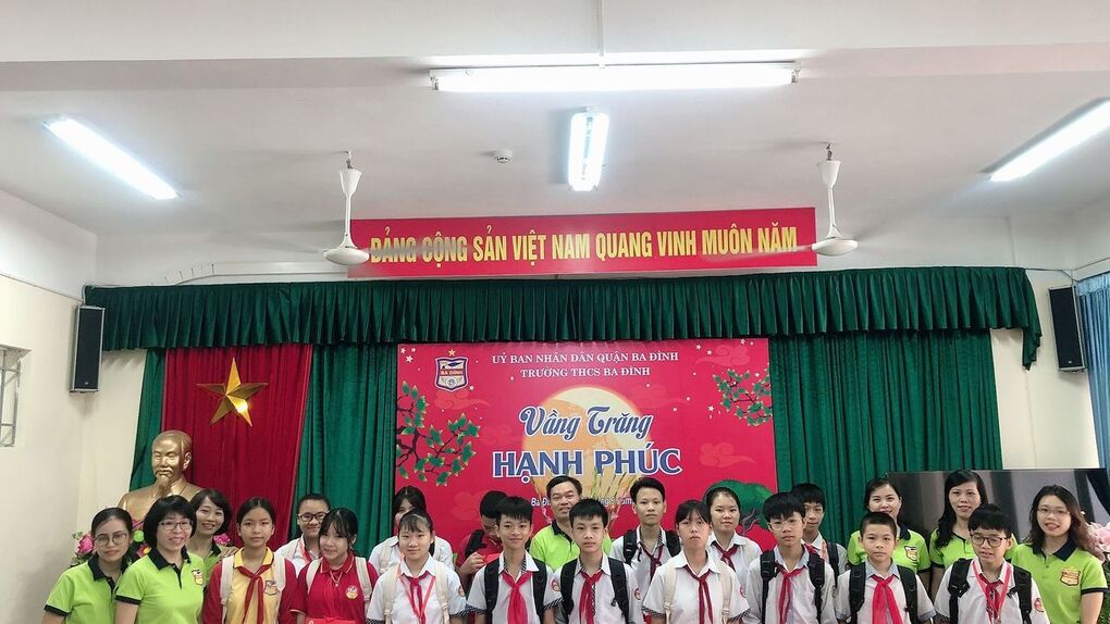 "Vầng trăng hạnh phúc" - Vui Tết Trung thu cùng các bạn học sinh trường THCS Ba Đình