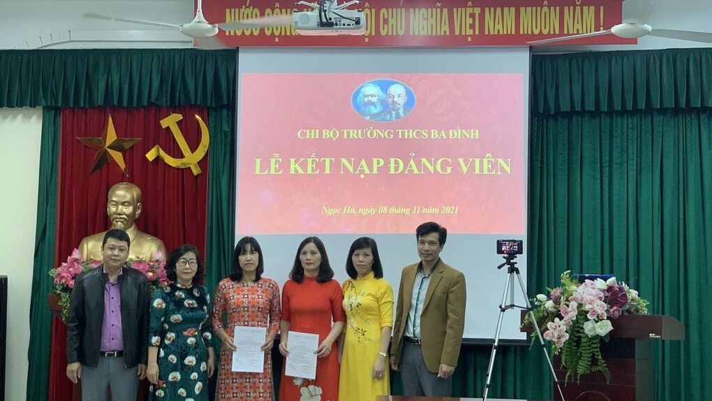 Chi bộ trường THCS Ba Đình kết nạp Đảng viên mới năm 2021