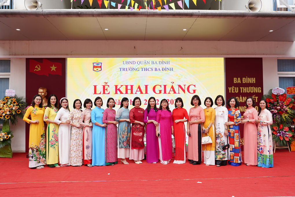 Sử dụng màn hình led - chuyển đổi số tích cực trong các hoạt động giáo dục của trường THCS Ba Đình