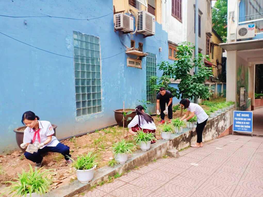 Công tác tăng cường vệ sinh môi trường phòng, chống dịch bệnh sốt xuất huyết tại trường THCS Ba Đình