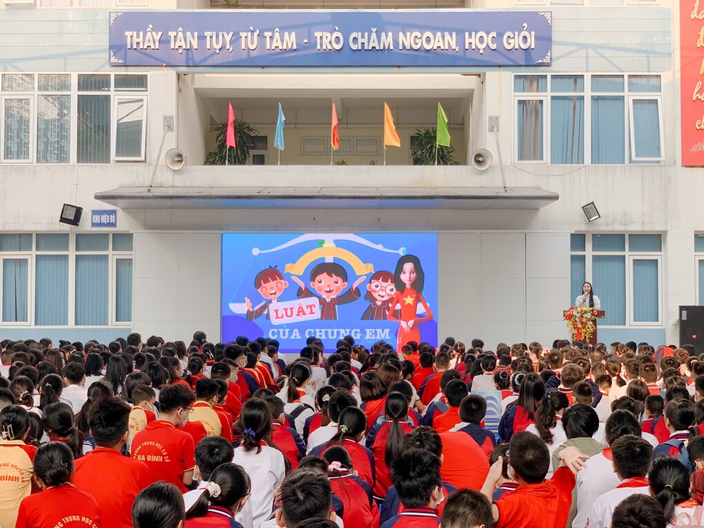 Phát động phong trào thi đua chào mừng ngày Ngày Pháp luật Việt Nam