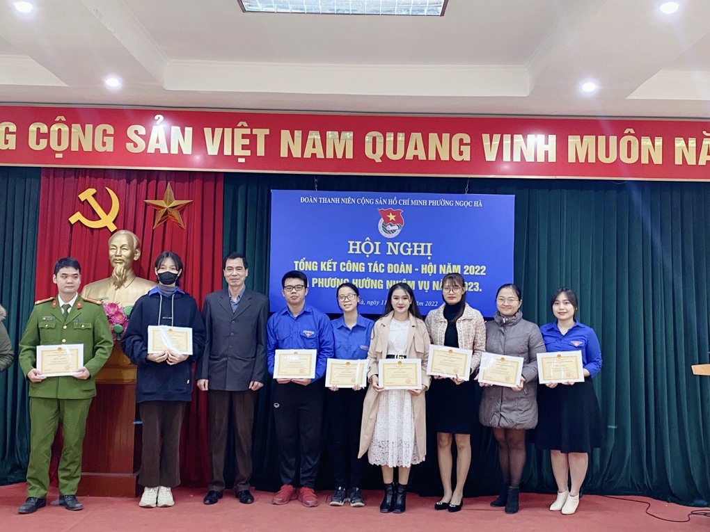 Chi đoàn trường THCS Ba đình vinh dự nhận giấy khen đạt thành tích xuất sắc trong công tác Đoàn và phong trào thiếu nhi năm 2022