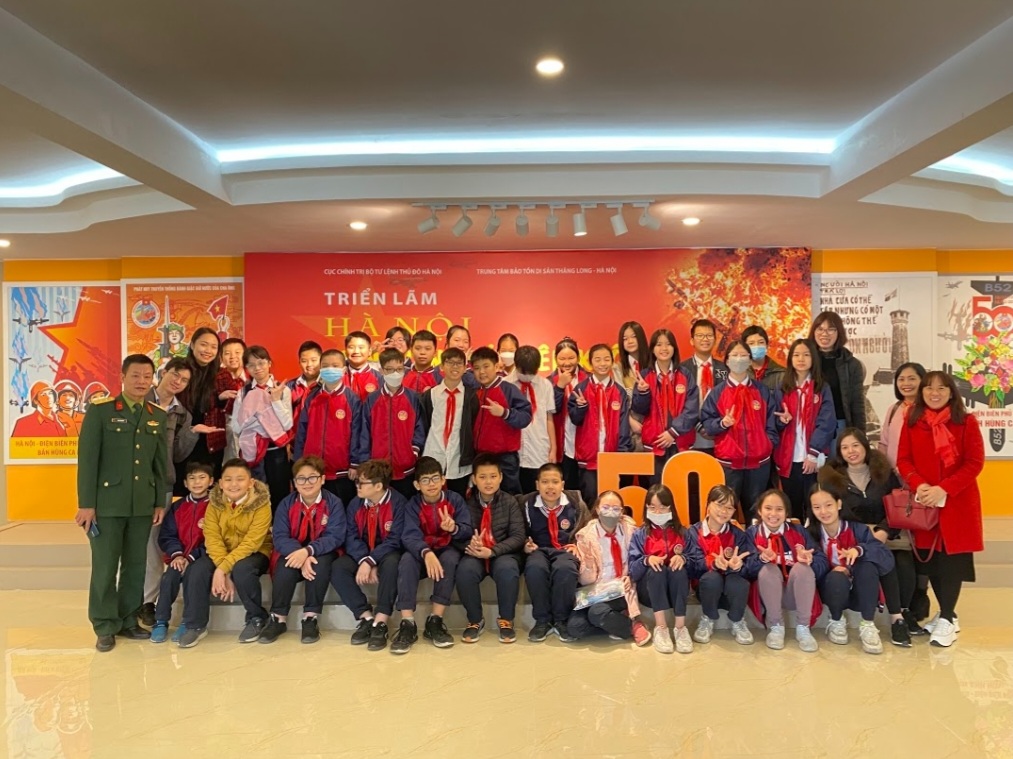 Trường THCS Ba Đình tham quan giáo dục truyền thống lịch sử