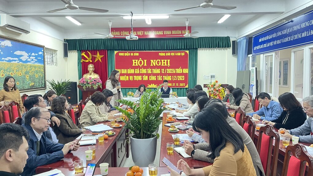 Phòng GDĐT quận Ba Đình tổ chức Hội nghị giao ban đánh giá công tháng tháng 12/2022 và triển khai nhiệm vụ trọng tâm công tác tháng 1, 2/2023 tại trường THCS Ba Đình