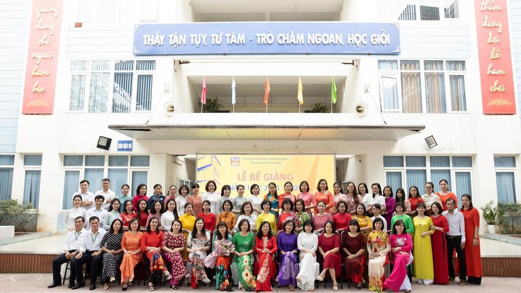 Trường THCS Ba Đình tổ chức Lễ ra trường cho học sinh khối 9 và Lễ bế giảng năm học 2021 - 2022