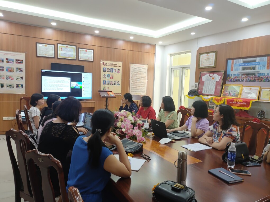 Giáo viên tổ Xã hội trường THCS Ba Đình tham gia hội nghị tập huấn sách giáo khoa Ngữ văn 7