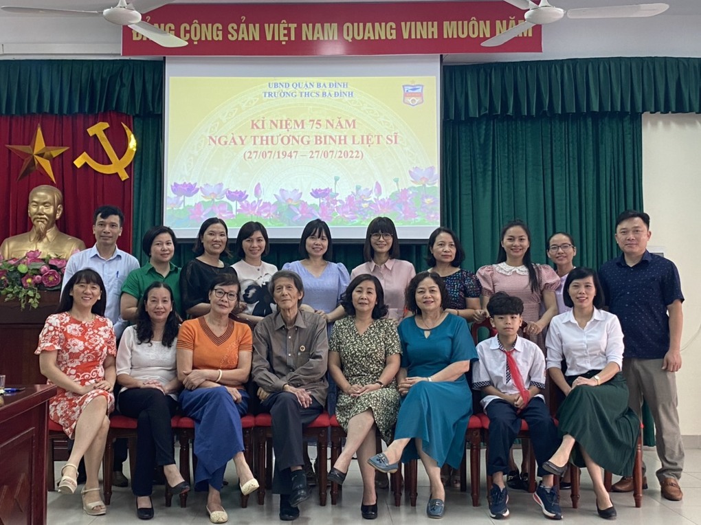Trường THCS Ba Đình tổ chức tri ân kỷ niệm 75 năm ngày thương binh liệt sĩ 27/7/1947 - 27/7/2022