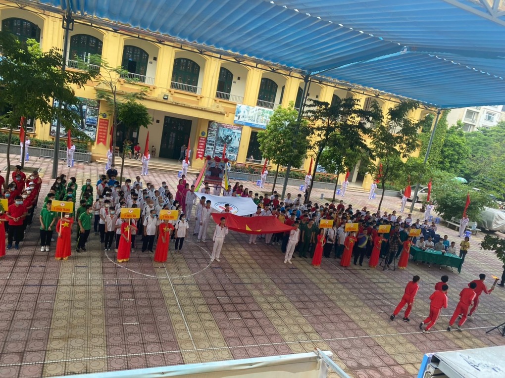 Học sinh trường THCS Ba Đình tham gia đội diễu hành của phường Ngọc Hà tại Lễ khai mạc Đại hội Thể dục thể thao lần thứ X năm 2022