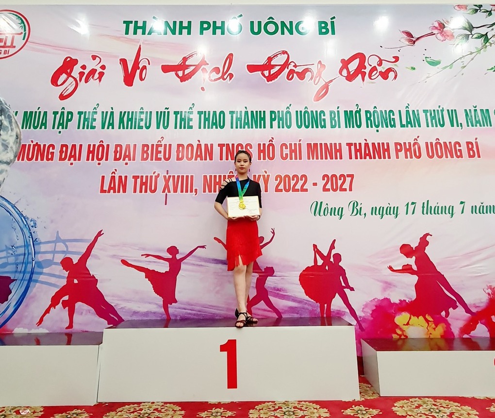 Phạm Nguyễn Minh An - Cô học trò nhỏ của trường THCS Ba Đình đạt huy chương Vàng tại Giải vô địch khiêu vũ thể thao.
