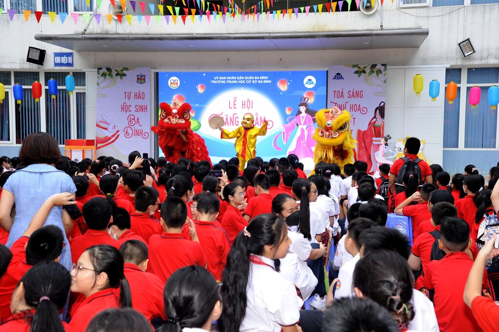 Hội trăng rằm đáng nhớ của thầy và trò trường THCS Ba Đình