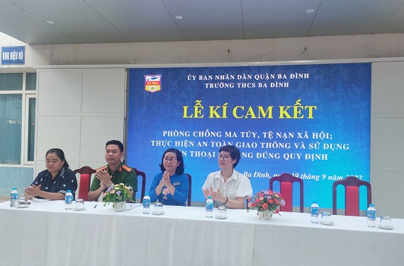 Trường THCS Ba Đình tổ chức “Lễ kí cam kết phòng chống ma túy, tệ nạn xã hội; Thực hiện an toàn giao thông và sử dụng điện thoại di động đúng quy định”