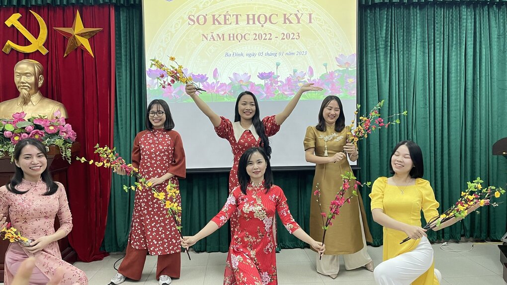 Trang trọng và ấm áp - Hội đồng Sư phạm sơ kết học kì I