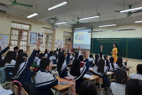 “Những bông hoa” của tổ Xã hội trường THCS Ba Đình tưng bừng khoe hương sắc tại Hội thi Giáo viên dạy giỏi cấp Quận