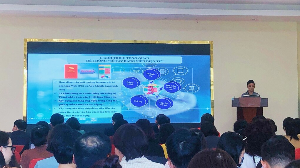 Chi bộ trường THCS Ba Đình triển khai và ứng dụng phần mềm “Sổ tay Đảng viên điện tử” và “Điều hành tác nghiệp quản lý Đảng viên”