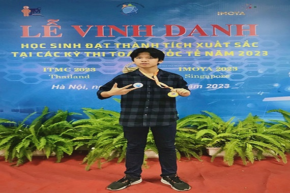 Nguyễn Quang Minh - Học sinh lớp 7A1 với thành tích học tập xuất sắc trong môn Toán