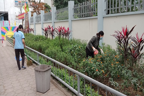 Trường THCS Ba Đình hưởng ứng chiến dịch tổng vệ sinh môi trường - diệt bọ gậy phòng chống dịch bệnh sốt xuất huyết đợt 1/2023 của UBND phường Ngọc Hà
