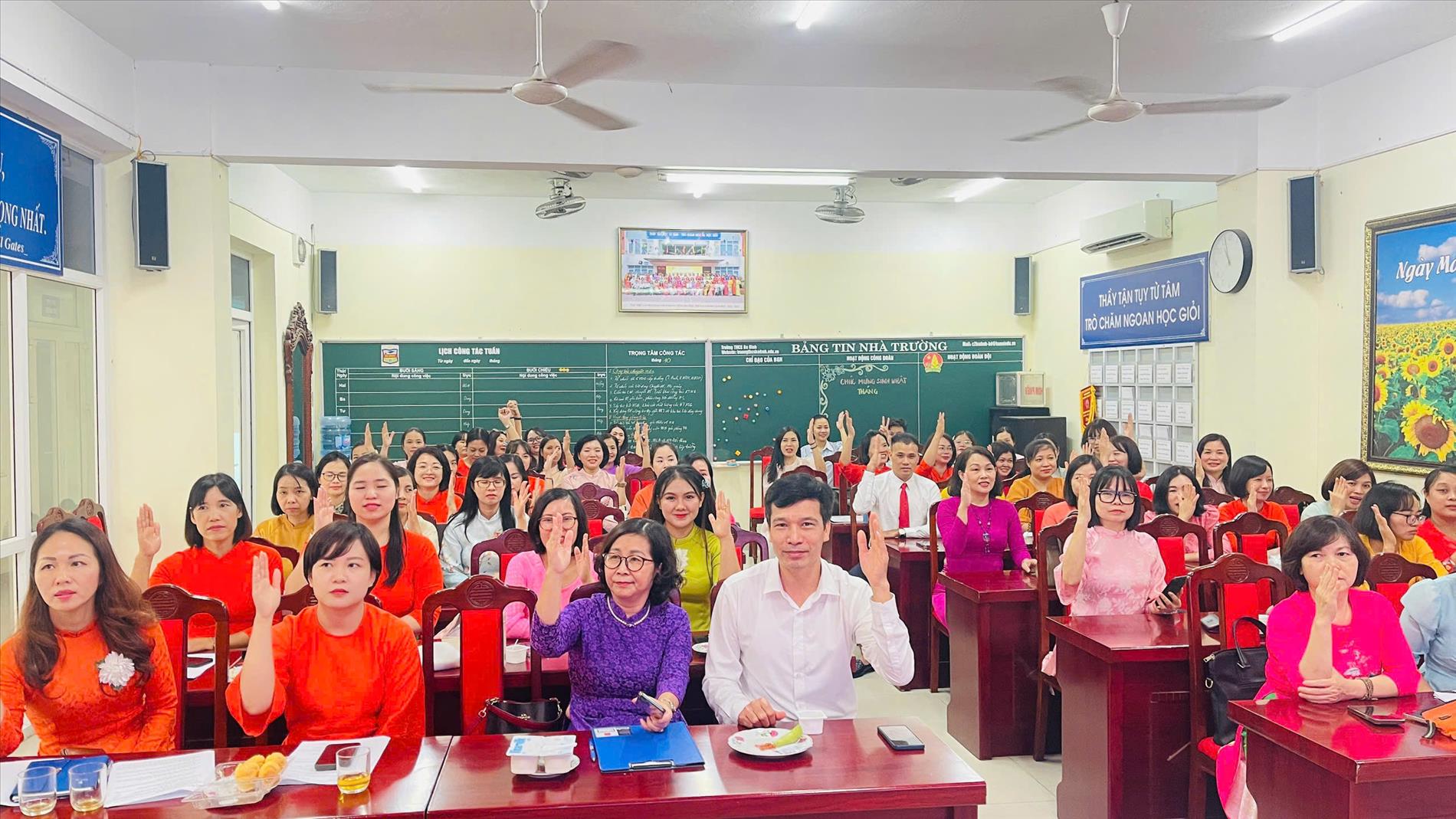 Hội nghị Cán bộ viên chức - người lao động trường THCS Ba Đình đã thành công rực rỡ