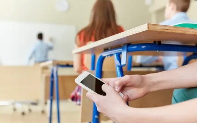 Sở GDĐT TP. Hà Nội ban hành Công văn về việc nâng cao hiệu quả quản lý việc sử dụng điện thoại di động và các thiết bị thu, phát sóng trong nhà trường