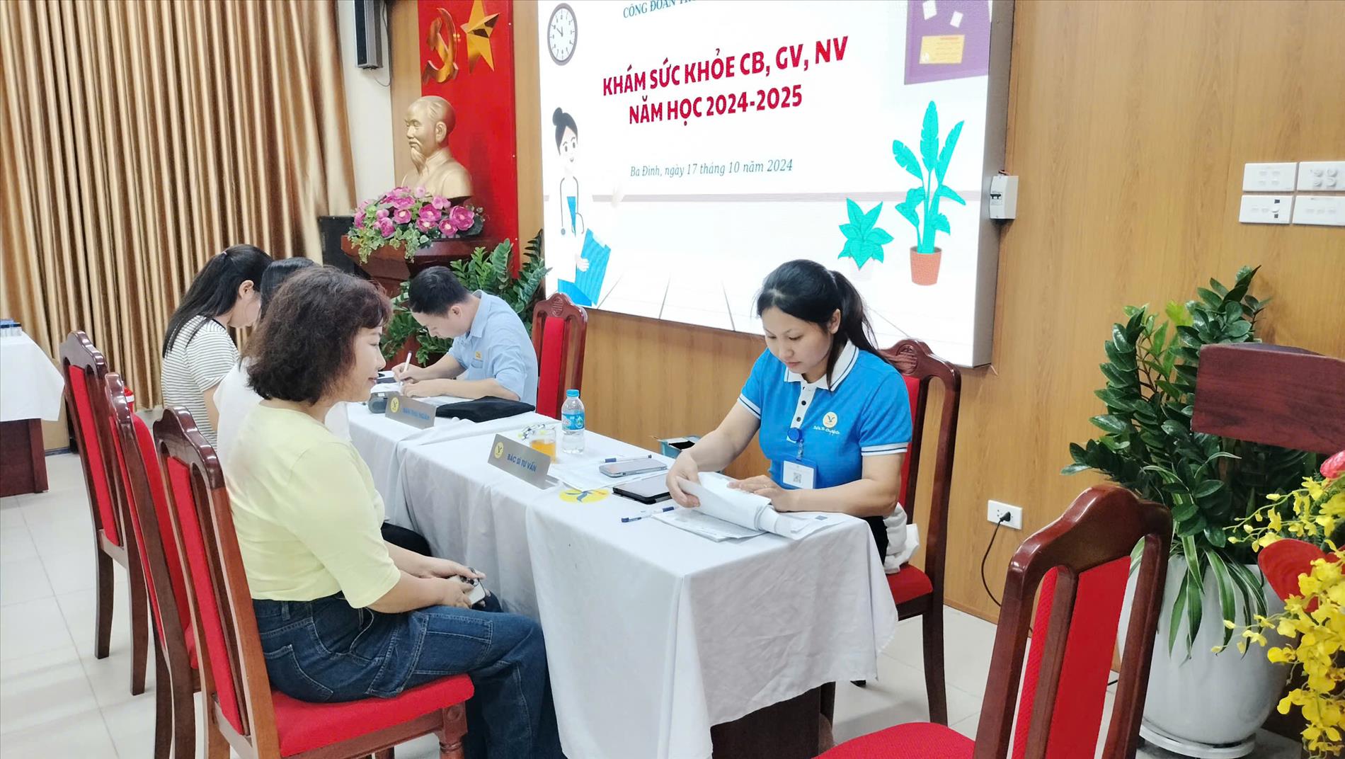 Trường THCS Ba Đình tổ chức khám sức khỏe định kỳ cho cán bộ, giáo viên, nhân viên năm học 2024-2025