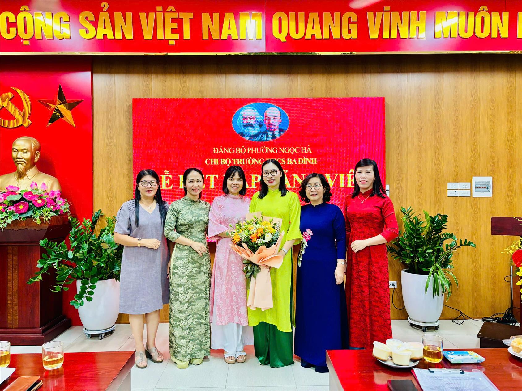 Trường THCS Ba Đình tổ chức Lễ kết nạp Đảng viên mới năm 2024