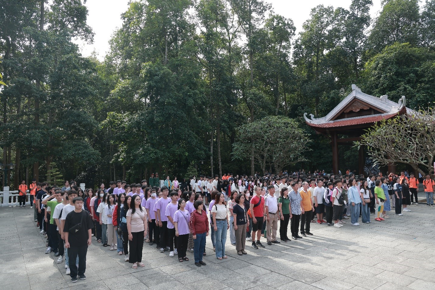 Trường THCS Ba Đình tổ chức Lễ dâng hương và Báo công dâng Bác tại Nhà Tưởng niệm Chủ tịch Hồ Chí Minh, Khu Di tích lịch sử K9 - Đá Chông, huyện Ba Vì, thành phố Hà Nội