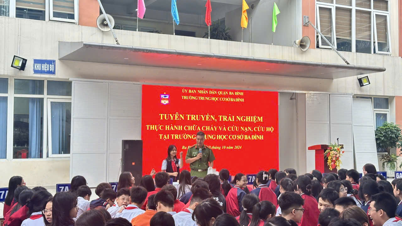 Trường THCS Ba Đình tổ chức tổ chức hoạt động tuyên truyền, trải nghiệm thực hành chữa cháy và cứu nạn, cứu hộ cho học sinh năm học 2024-2025