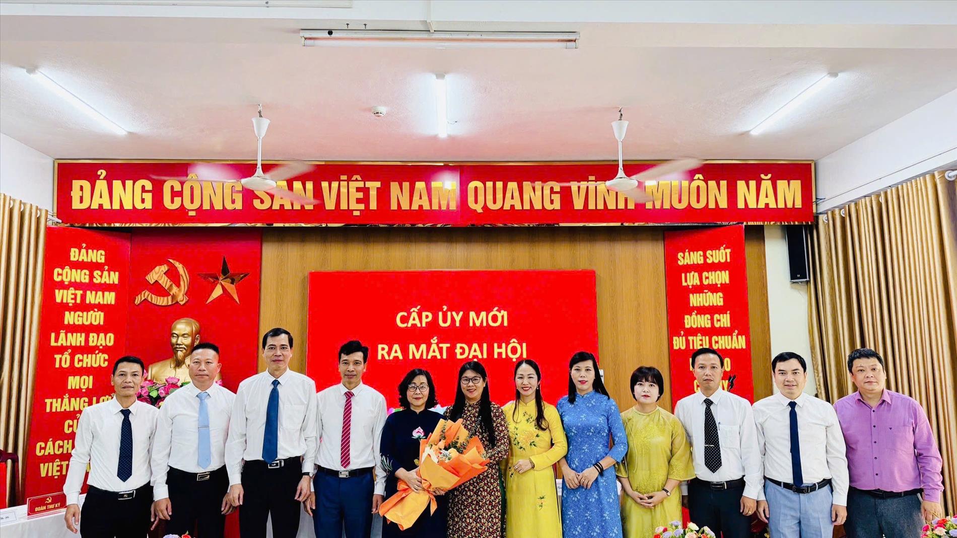 Đại hội Chi bộ trường THCS Ba Đình nhiệm kỳ 2025 - 2027 thành công rực rỡ