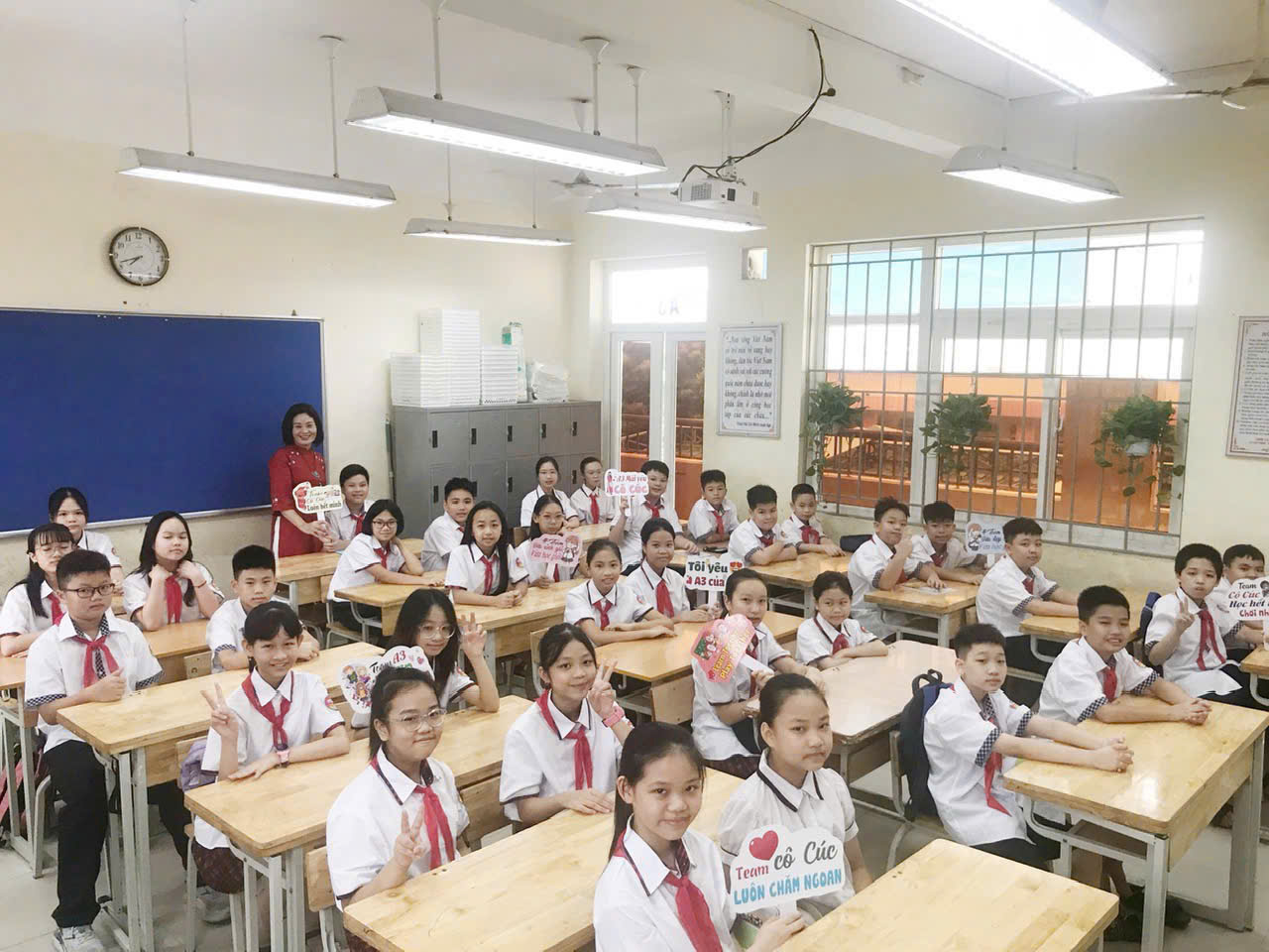 Mái trường và thầy cô - Nơi lưu giữ thanh xuân