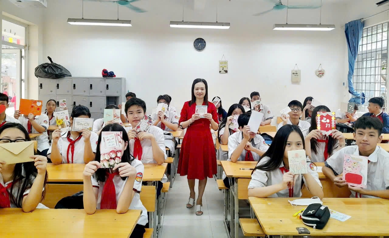 Tri ân thầy cô bằng cả trái tim thông qua những cánh thiệp của tập thể 9A6