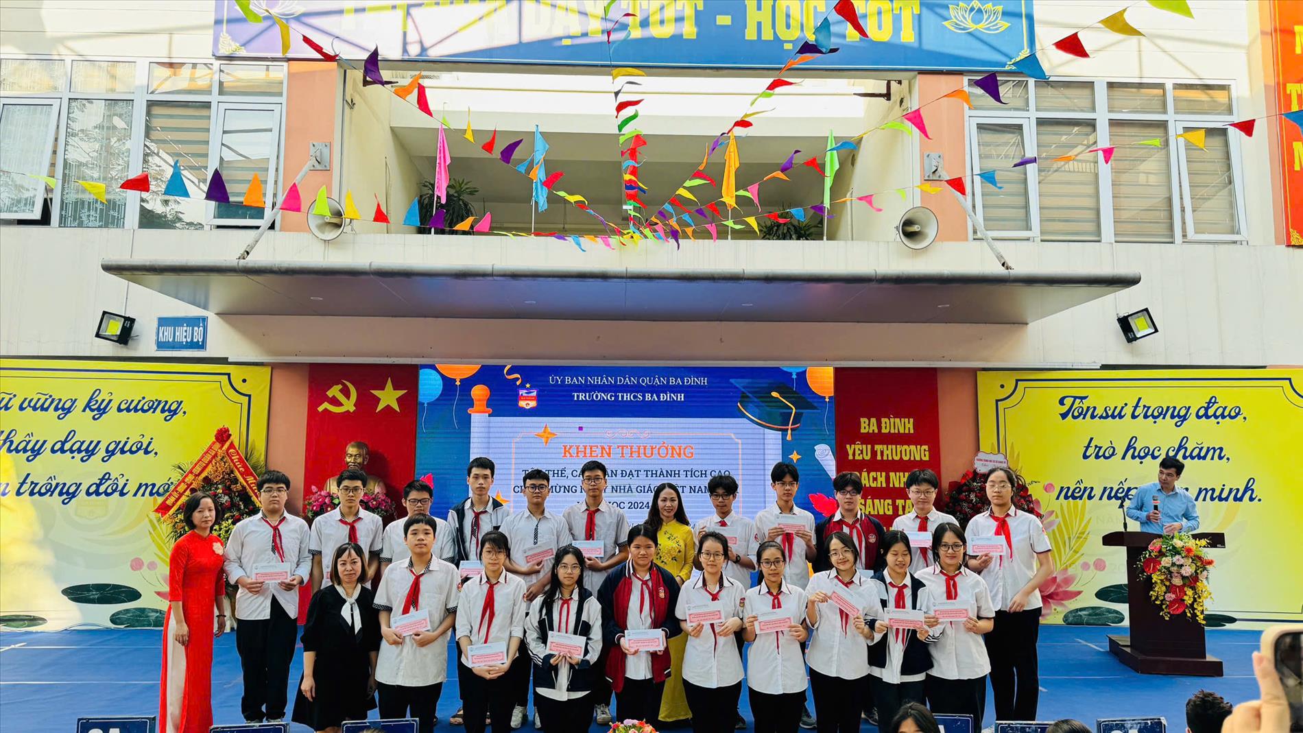 Tuyên dương, khen thưởng giáo viên, học sinh có thành tích trong đợt thi đua chào mừng kỉ niệm 50 năm ngày thành lập trường (1974-2024)