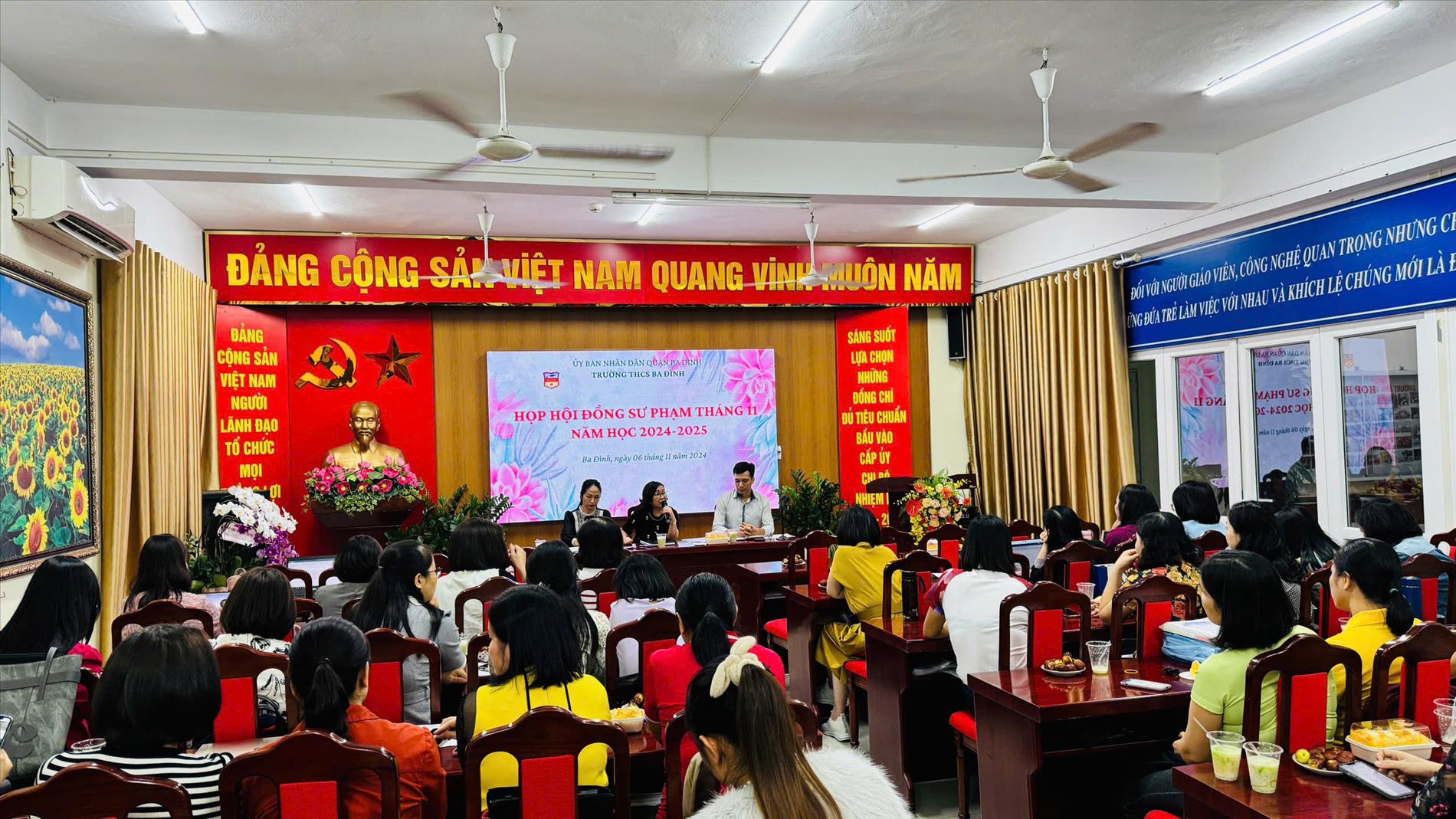 Trường THCS Ba Đình tổ chức họp Hội đồng Sư phạm triển khai nhiệm vụ công tác tháng 11