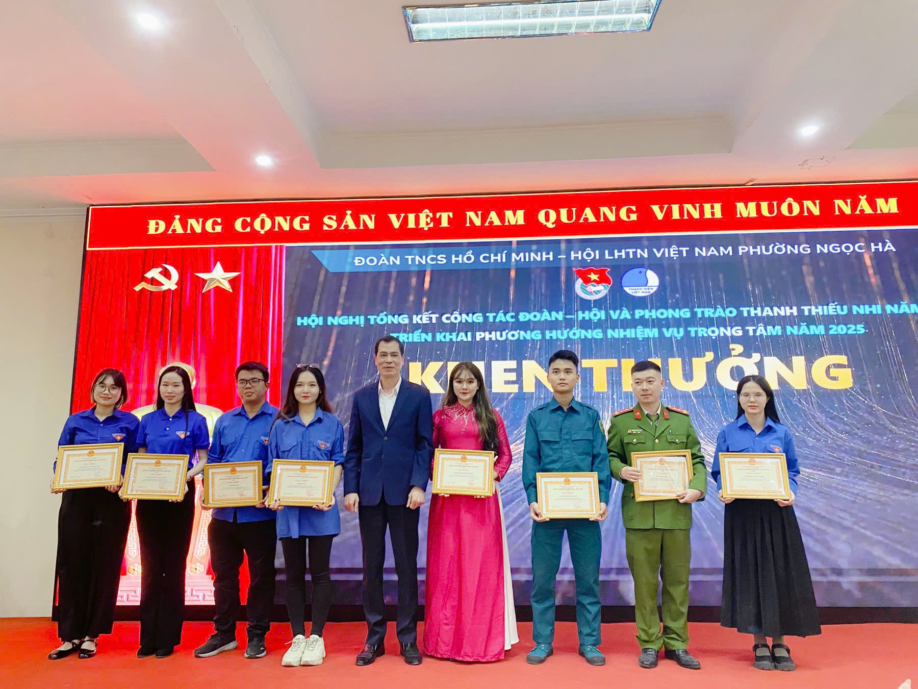 Chi đoàn trường THCS Ba Đình vinh dự nhận giấy khen đạt thành tích xuất sắc trong công tác Đoàn và phong trào thanh thiếu nhi phường Ngọc Hà năm 2024