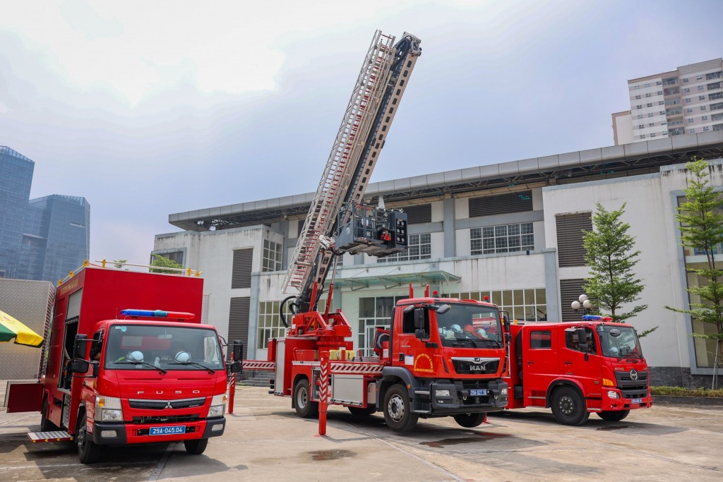 Tuyên truyền tới CB, GV, NV và học sinh trường THCS Ba Đình các hoạt động tại Trung tâm giáo dục cộng đồng về PCCC và CNCH do Công an Thành phố tổ chức