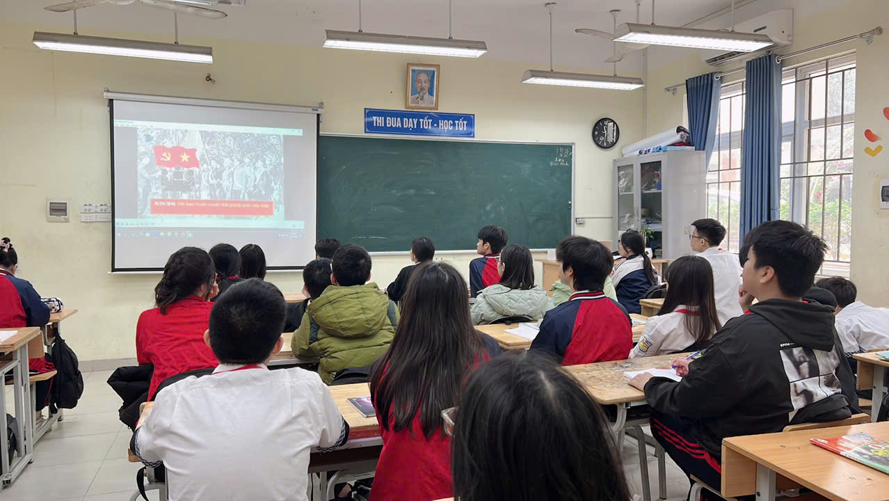 Tiết hoạt động trải nghiệm sôi nổi tại lớp 9A4 trong không khí chào mừng 80 năm ngày thành lập Quân đội nhân dân Việt Nam 22/12