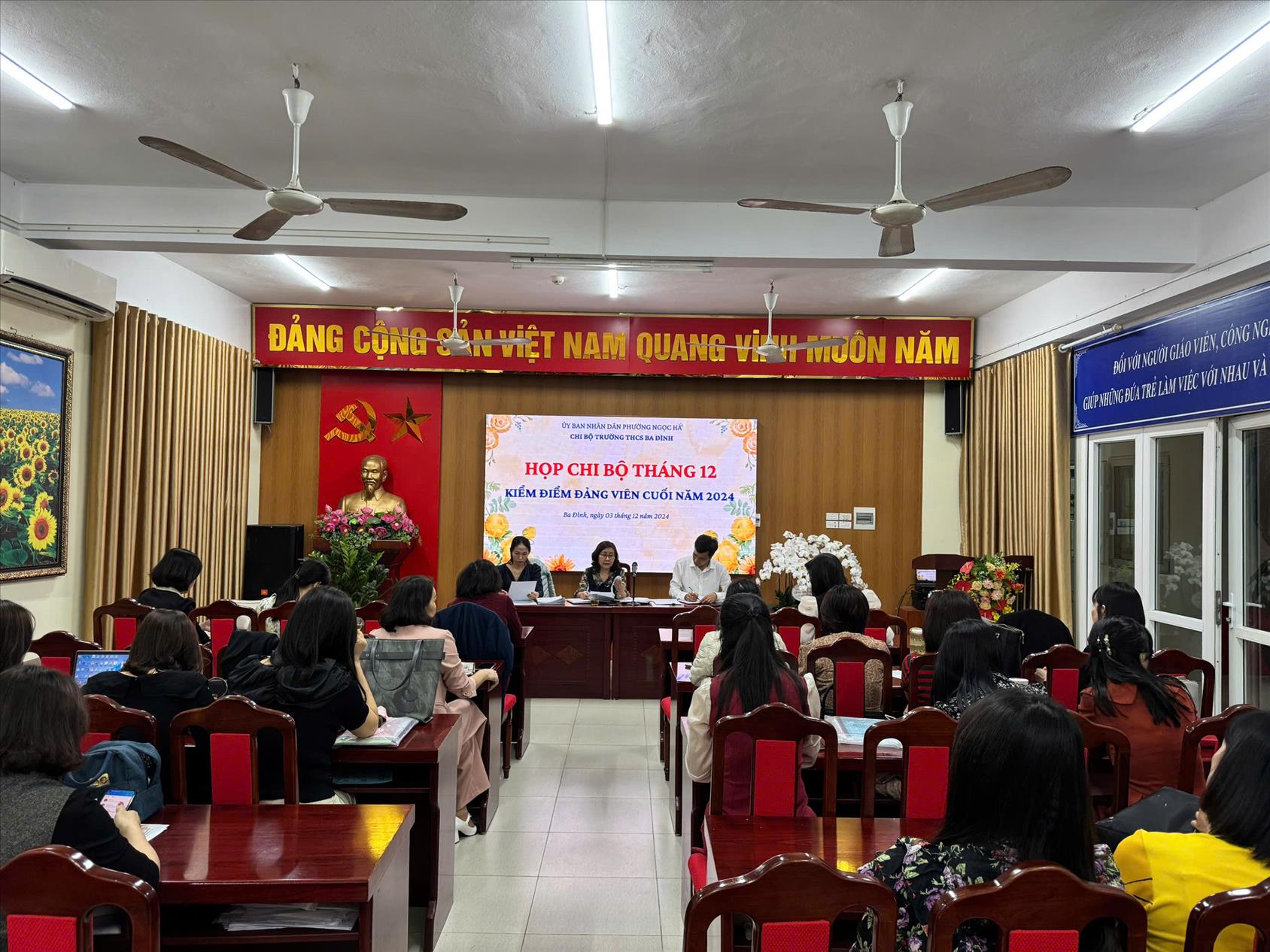 Chi Bộ trường THCS Ba Đình tổ chức sinh hoạt chi bộ tháng 12 và kiểm điểm, đánh giá, xếp loại chất lượng đảng viên năm 2024