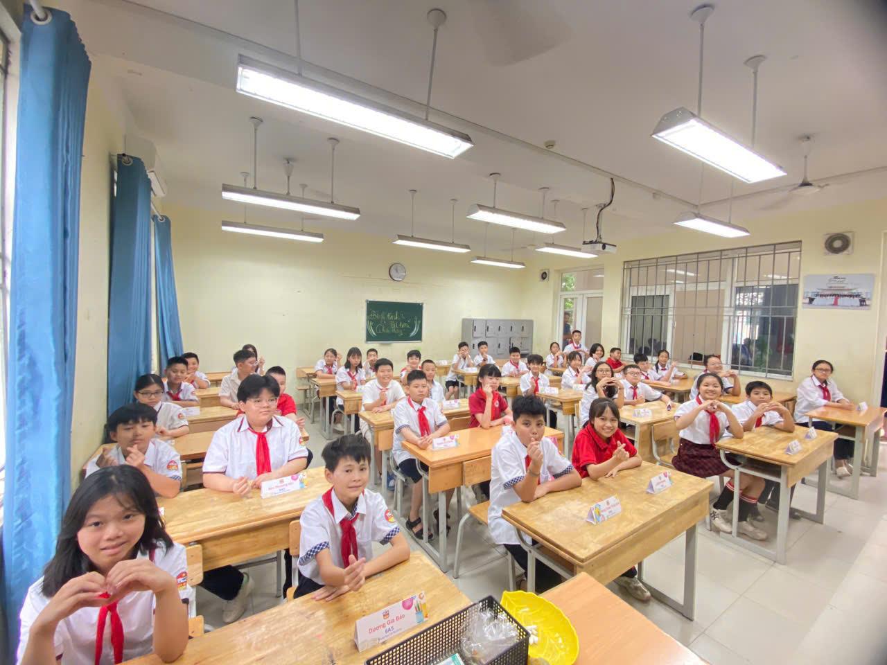 Niềm vui ngày đầu tiên đến trường của tập thể 6A5 thân yêu