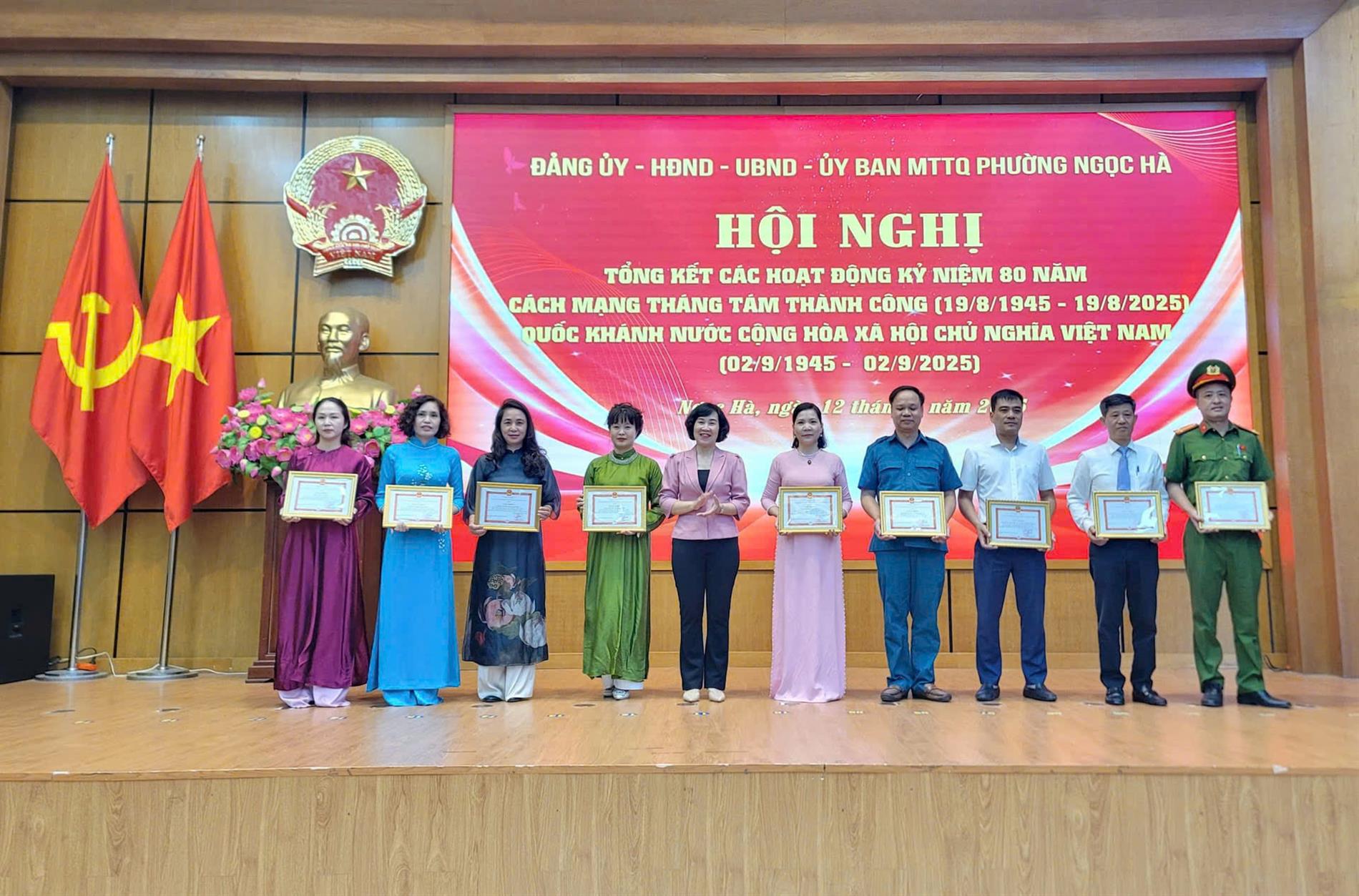 Trường THCS Ba Đình vinh dự nhận giấy khen của Chủ tịch UBND phường Ngọc Hà