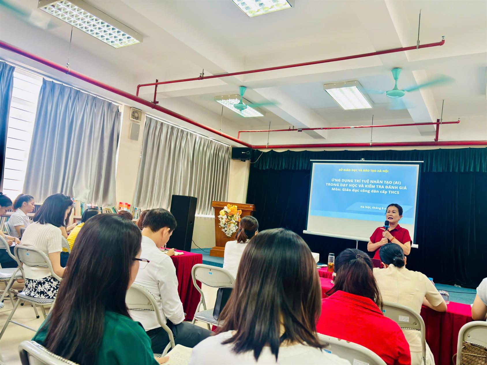 Giáo viên trường THCS Ba Đình tham gia Hội nghị hướng dẫn hoạt động chuyên môn năm học 2025 - 2026